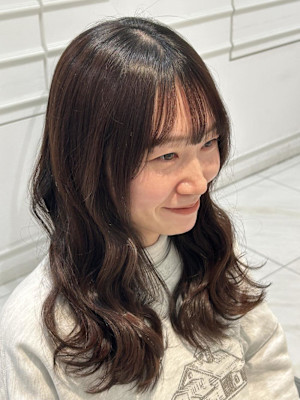 ナチュラルブラウン波巻きスタイル