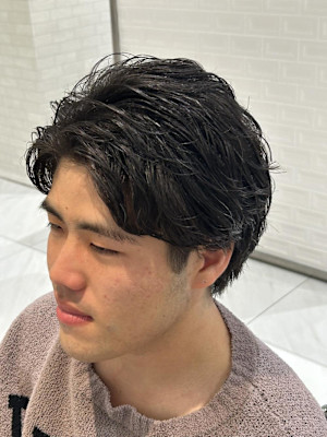 パーマを活かしたアップバング