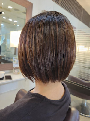 丸み×くびれで“首が細く見える”大人ショート 朝5分でキマる