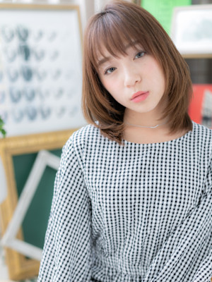 大人かわいいインナーカラー小顔ボブルフ　シャギー