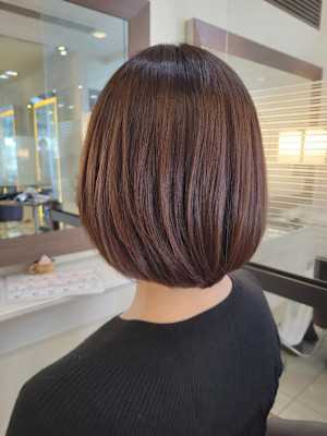 丸み×くびれで“首が細く見える”大人ショート 朝5分でキマる