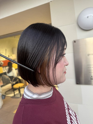 ボブ×インナーカラー