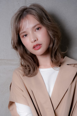 透明感グレージュの大人柔らかレイヤー