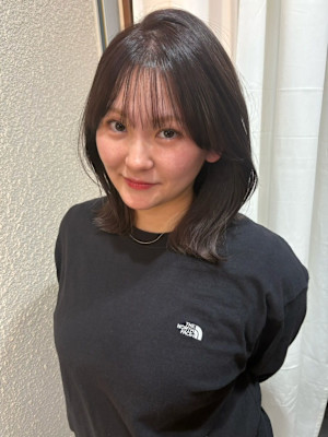 グレージュカラー くびれヘア 顔周りカット 透明感カラー