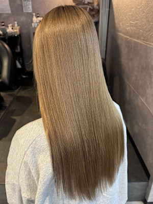 《鈴木茉奈》ミルクティーベージュ/ケアブリーチ