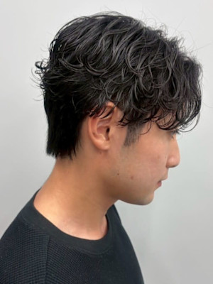 波巻きスパイラルパーマ 束感 ツーブロック センターパート