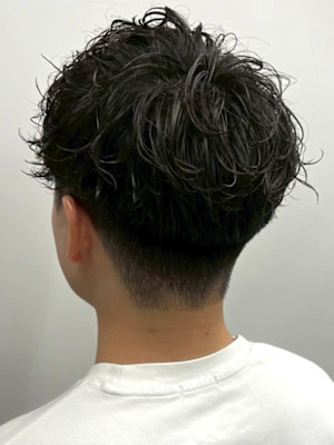 波巻きツイストスパイラルパーマ 束感 ツーブロック 20代