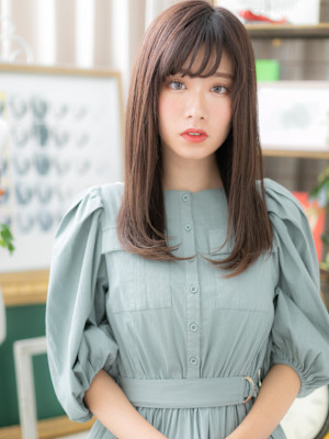 モノトーングレージュ大人かわいい小顔ロング　リタッチカラー