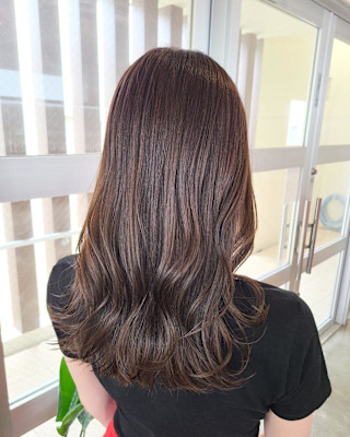 オリーブベージュ