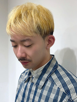 ハイトーン ブリーチ イエローベージュ ツーブロック