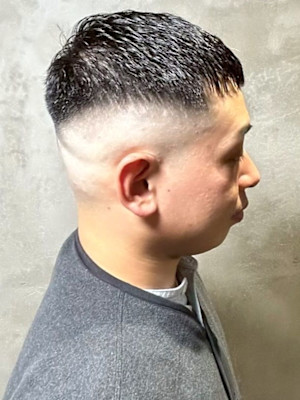 アイロンパーマ スキンフェード ベリーショート バーバーヘア