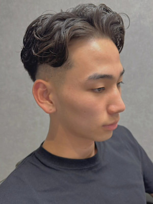 オールバック ナチュラルパーマ スキンフェード メンズパーマ
