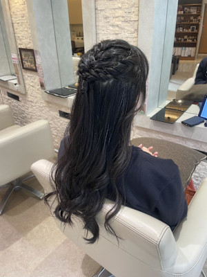 編み込みハーフアップで魅せる、大人上品アレンジ