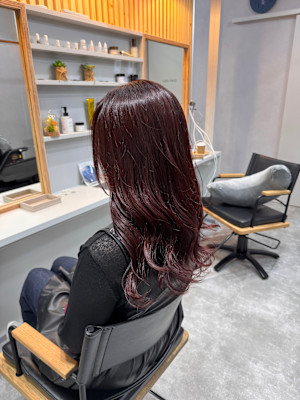 巻きもストレートも楽しめる チェリーピンクロング