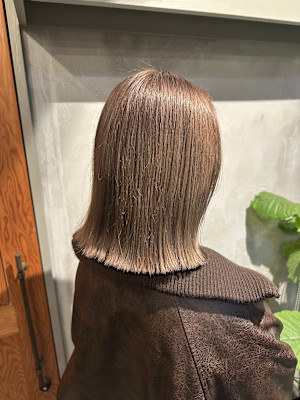 池袋 ブリーチ ハイトーン ベージュ 切りっぱなしボブ♪