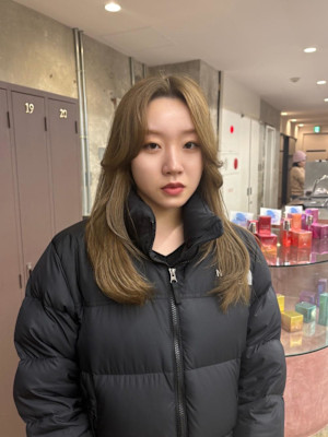 オリーブベージュ