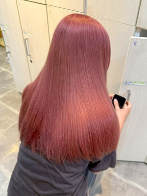 艶ストレートピンクカラー