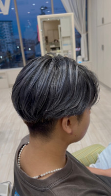 シルバーアッシュの上品ツーブロック