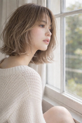 透明感ベージュ×柔らかレイヤーボブ（梅田）