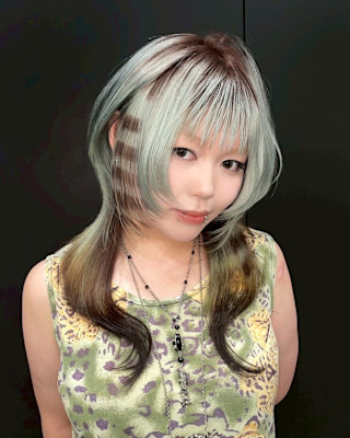 スラッシュカラー　デザインカラー　ケアブリーチカラー　ウルフ