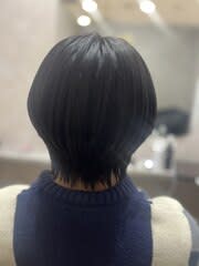 暗髪ショートボブ