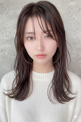 小顔顔周りレイヤー×透明感グレージュ×艶髪セミディ人気美容室