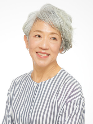 グレイヘアにおすすめ◎アシンメトリーパーマ