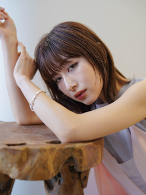 ウルフ/ミディアムウルフ/レイヤー/フェイスレイヤー