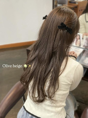 オリーブベージュ