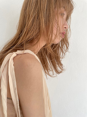 ブロンドヘア/ケアブリーチ/ミディアムヘア/wカラー