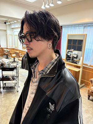 ミディアムセンターパートパーマスタイル