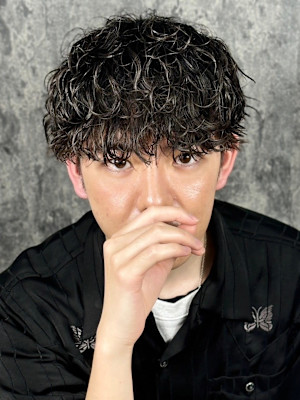 波巻きスパイラルパーマ×マッシュ 艶感グリース仕上げ