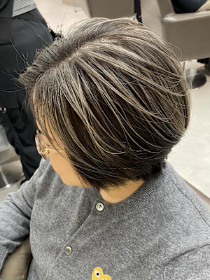 銀座白髪ぼかしハイライトバレイヤージュブリーチグレージュ白髪