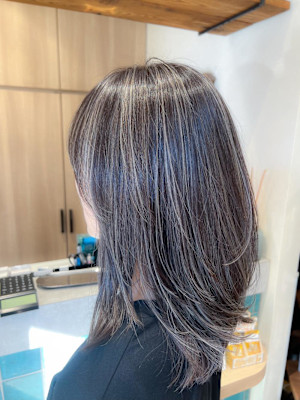 白髪ぼかし細めハイライト30代40代50代セミディ