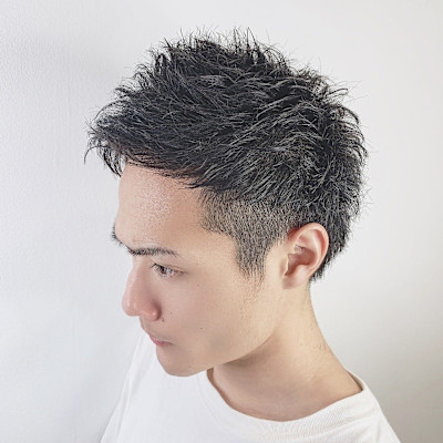 ツーブロック×短髪×アッシュカラー×アップバング