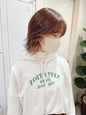 大人可愛いミディアムショート/イヤリングカラー