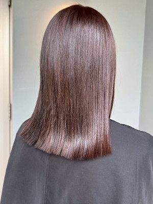 レッドブラウン 切りっぱなしミディアム ダメージレス 艶髪