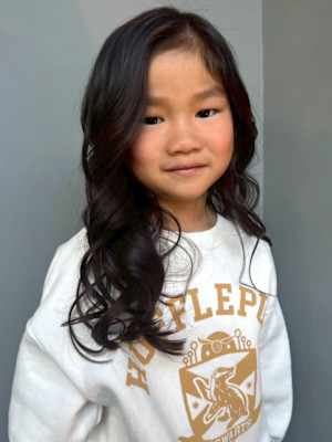 キッズカット 巻髪ロングヘア ワンレン 小学生カット