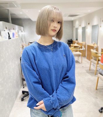 ぱっつとボブ・ワンホンヘア・中華ヘア・ブロンドカラー