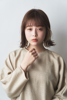 大人ボブの外はね