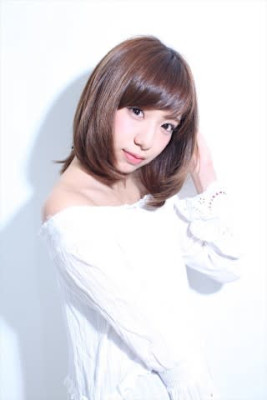 鎖骨レングスの内巻きスタイル