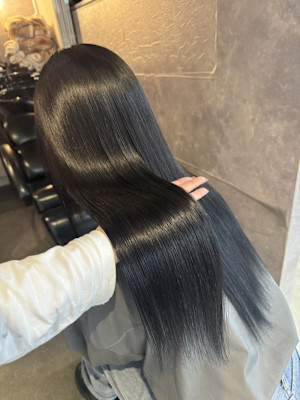 《鈴木茉奈》ブルーブラック/髪質改善トリートメント