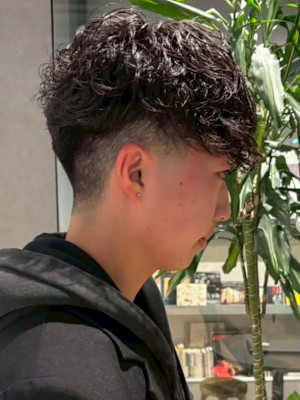 波巻きパーマ フェードカット マッシュショート メンズパーマ