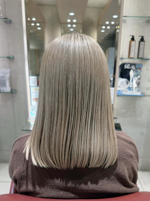 赤みを消す大人のためのブリーチヘア