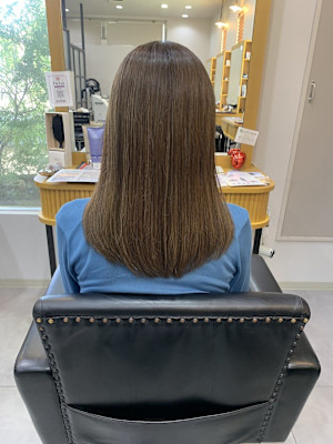 セミロング×オリーブカラー