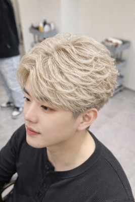 ホワイトブロンド×フェザーパーマ