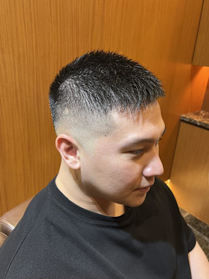 ベリーショート　フェードカット　日本橋室町