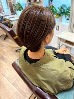 ショートボブ 白髪ぼかしハイライト 30代 アッシュブラウン