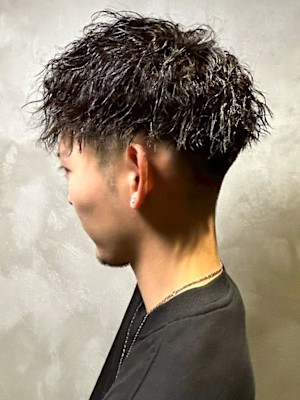 ツイストスパイラルパーマ ツーブロック 刈り上げショート