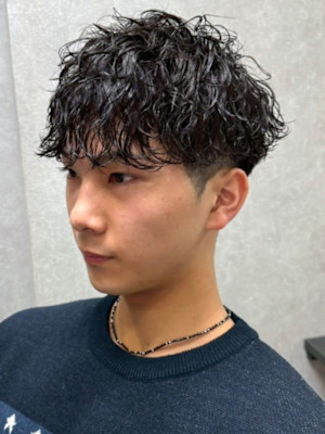 ツイストスパイラルパーマ ツーブロック 束感ショート 20代